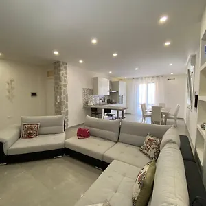 https://melitta-apartment-giardini-naxos.sicilyhotelsitaly.net